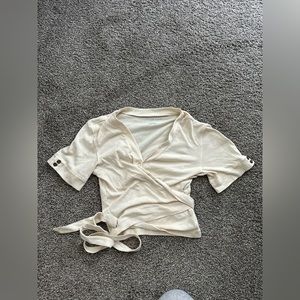 American Eagle cute cream cross over top 💕